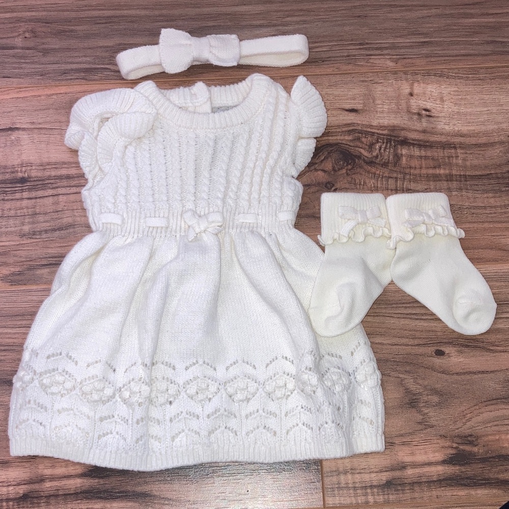 #117. 🆕 NWOT - Cupcakes and Cashmere - Knit Baby Dress with Headband & Socks